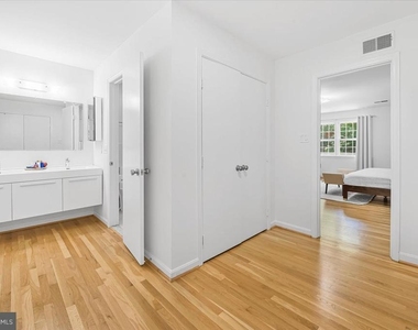 4025 N River Street - Photo Thumbnail 27