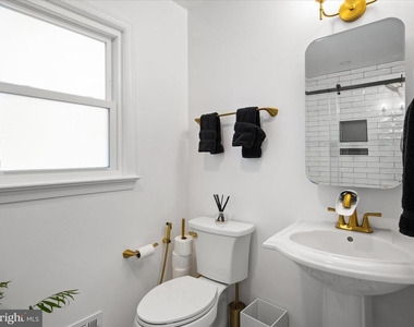 2606 N Quincy Street - Photo Thumbnail 7