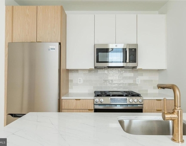 5461 W Berks Street - Photo Thumbnail 4