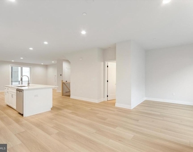 3000 Sedgeview Walk - Photo Thumbnail 4
