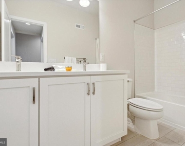 3000 Sedgeview Walk - Photo Thumbnail 6