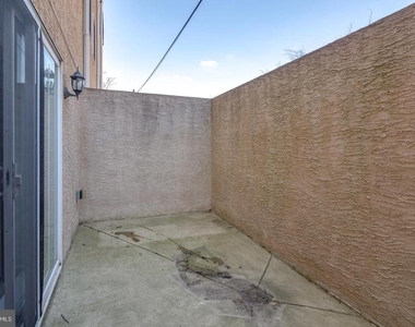 2631 Catharine Street - Photo Thumbnail 12