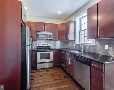 2631 Catharine Street - Photo Thumbnail 6
