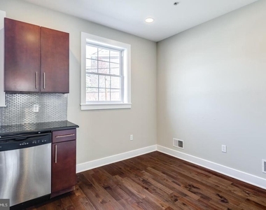 2631 Catharine Street - Photo Thumbnail 5