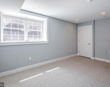 2631 Catharine Street - Photo Thumbnail 7