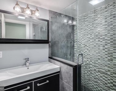 2631 Catharine Street - Photo Thumbnail 9