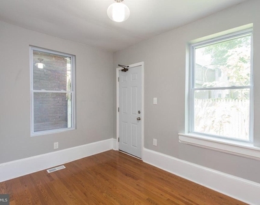 721 S 19th Street - Photo Thumbnail 4