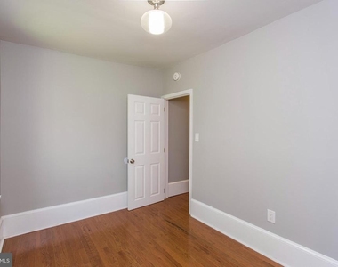721 S 19th Street - Photo Thumbnail 5