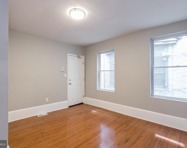 721 S 19th Street - Photo Thumbnail 3