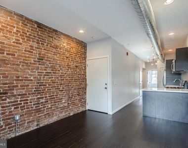 927 N 2nd Street - Photo Thumbnail 2
