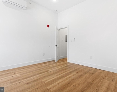 2317 N 33rd Street - Photo Thumbnail 5