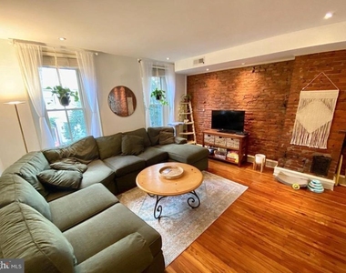 870 N 26th Street - Photo Thumbnail 2