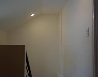 135 Gay Street - Photo Thumbnail 20