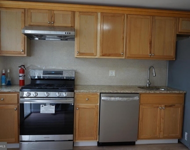 135 Gay Street - Photo Thumbnail 7