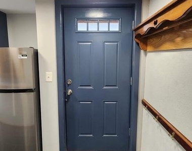1912 S 19th Street - Photo Thumbnail 5