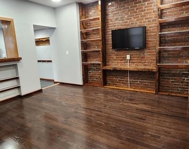 1912 S 19th Street - Photo Thumbnail 16