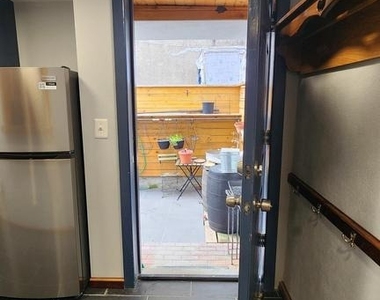 1912 S 19th Street - Photo Thumbnail 4
