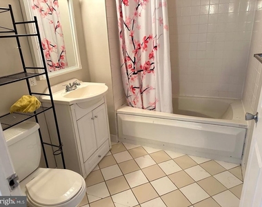 1010 Arch Street - Photo Thumbnail 5