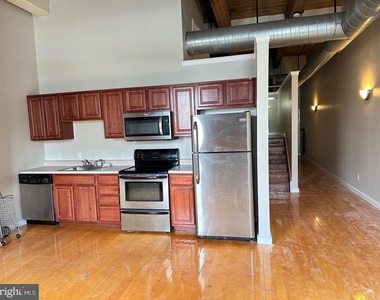 1010 Arch Street - Photo Thumbnail 4