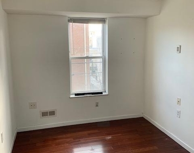 918 S 22nd Street - Photo Thumbnail 7