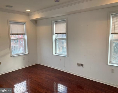918 S 22nd Street - Photo Thumbnail 3