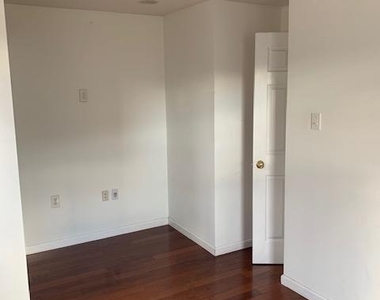 918 S 22nd Street - Photo Thumbnail 8