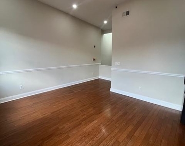 923 N 15th Street - Photo Thumbnail 10