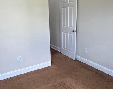 923 N 15th Street - Photo Thumbnail 4