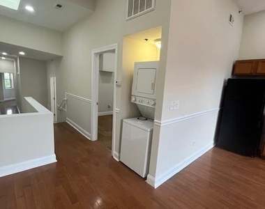 923 N 15th Street - Photo Thumbnail 12