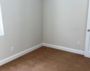 923 N 15th Street - Photo Thumbnail 15
