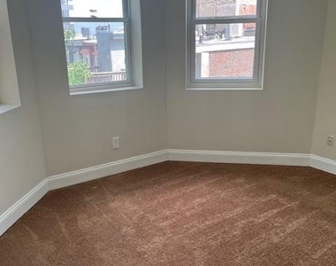 923 N 15th Street - Photo Thumbnail 5