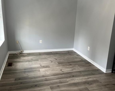 1323 N 15th Street - Photo Thumbnail 3