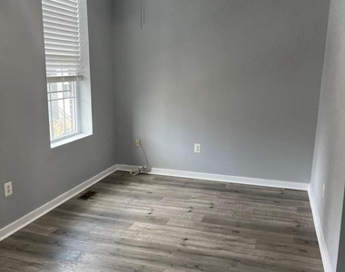 1323 N 15th Street - Photo Thumbnail 4