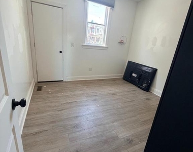 617 E Locust Avenue - Photo Thumbnail 5