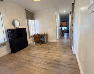 617 E Locust Avenue - Photo Thumbnail 1