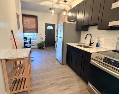 617 E Locust Avenue - Photo Thumbnail 3
