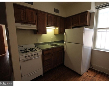 729 Spruce Street - Photo Thumbnail 4