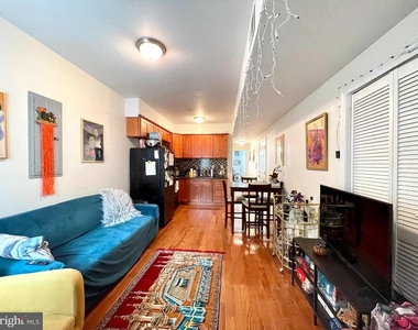 1131 Green Street - Photo Thumbnail 6