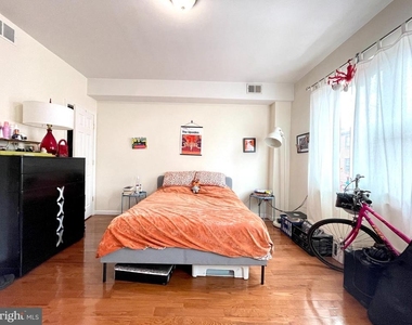 1131 Green Street - Photo Thumbnail 2