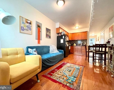 1131 Green Street - Photo Thumbnail 7