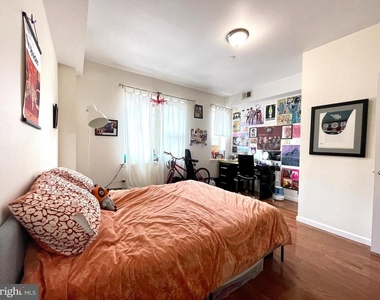 1131 Green Street - Photo Thumbnail 4