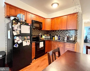 1131 Green Street - Photo Thumbnail 9