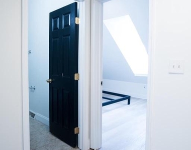 1221 Randolph Street - Photo Thumbnail 14