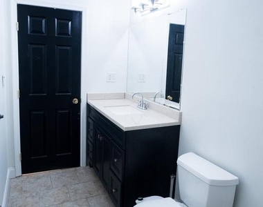1221 Randolph Street - Photo Thumbnail 8