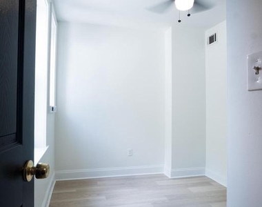 1221 Randolph Street - Photo Thumbnail 9