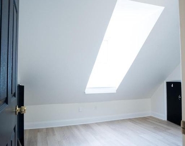 1221 Randolph Street - Photo Thumbnail 16