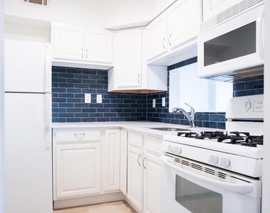 1221 Randolph Street - Photo Thumbnail 5