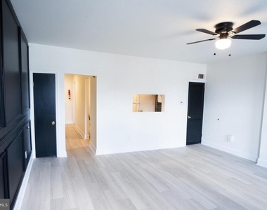 1221 Randolph Street - Photo Thumbnail 3