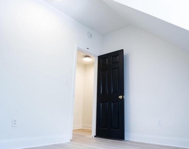 1221 Randolph Street - Photo Thumbnail 18