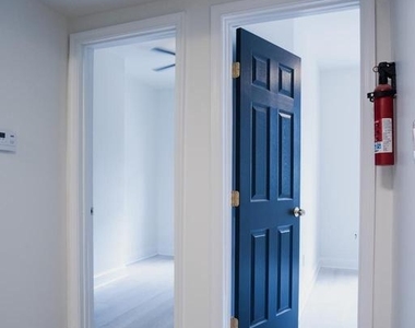 1221 Randolph Street - Photo Thumbnail 8